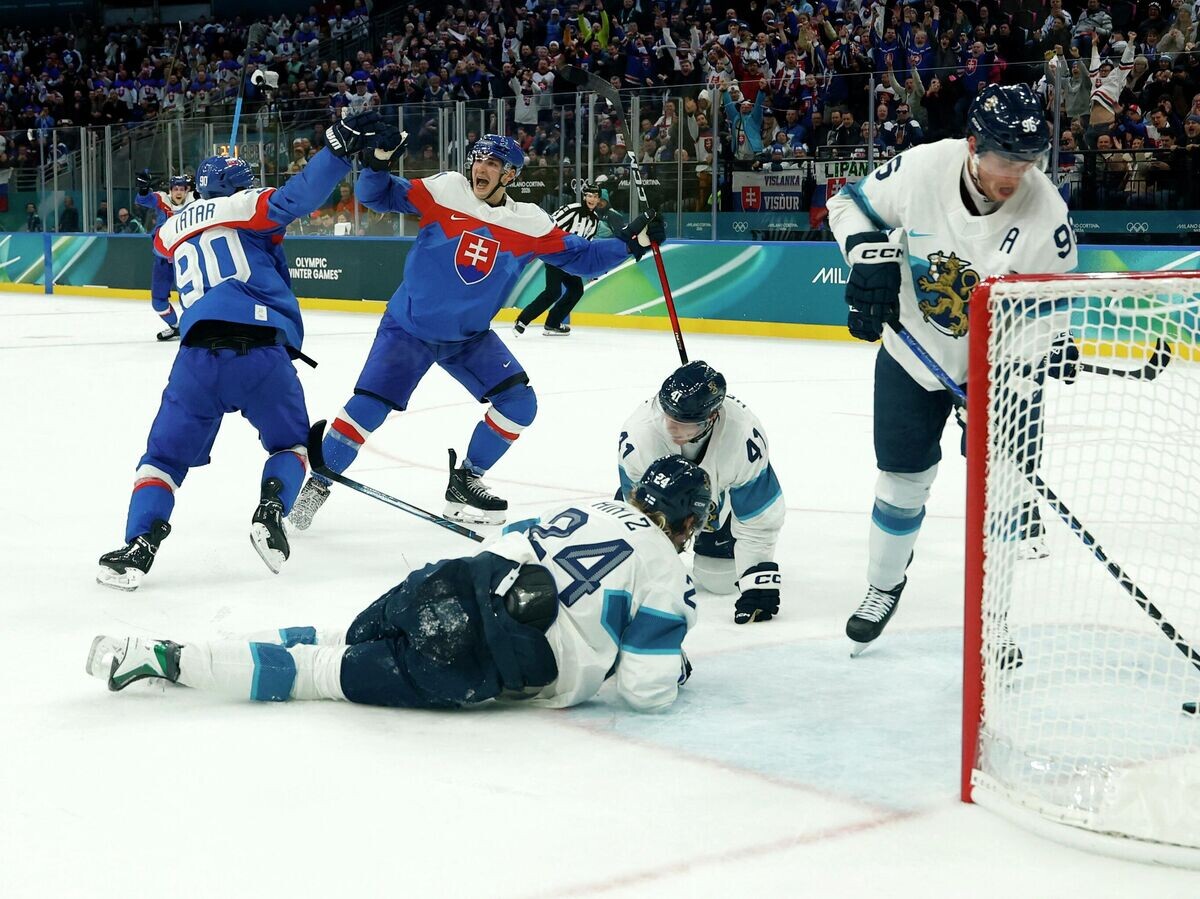    Хоккеист сборной Словакии Адам Ружичка (21) празднует гол на Олимпиаде-2026 | © REUTERS / GEOFF BURKE