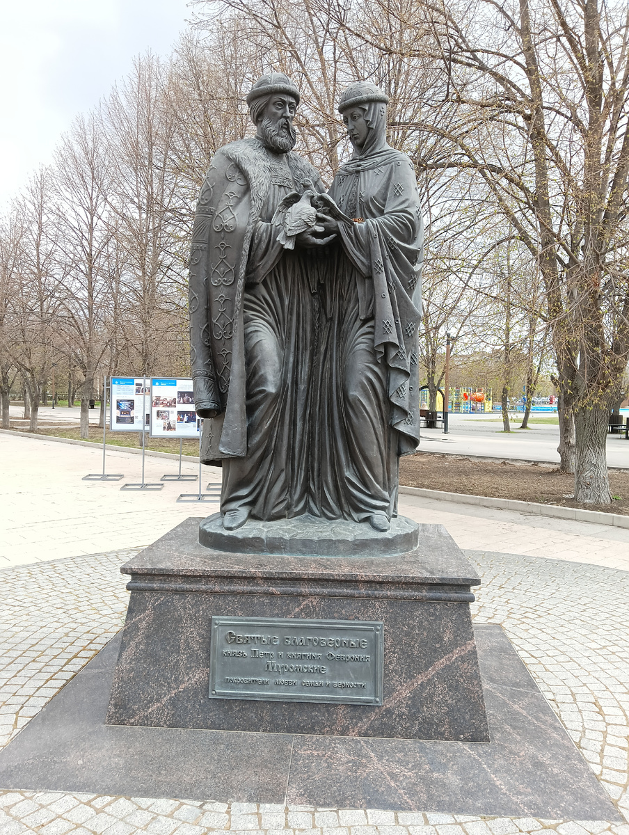 Фото автора. Памятник в г. Тольятти