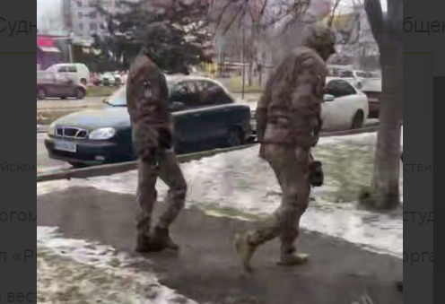    Одесситов от ТЦК спасают женщины, деревья и шлагбаумы