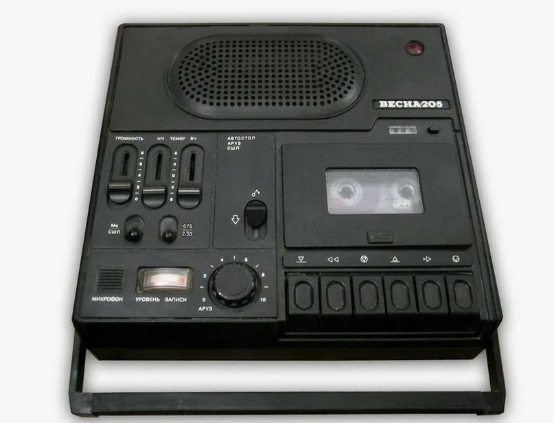 Кассетный магнитофон "Весна-205". Источник: ЯндексКартинки