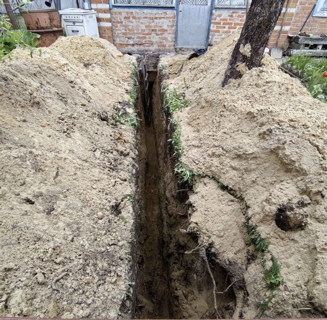 Траншея для водопровода. Обвалы