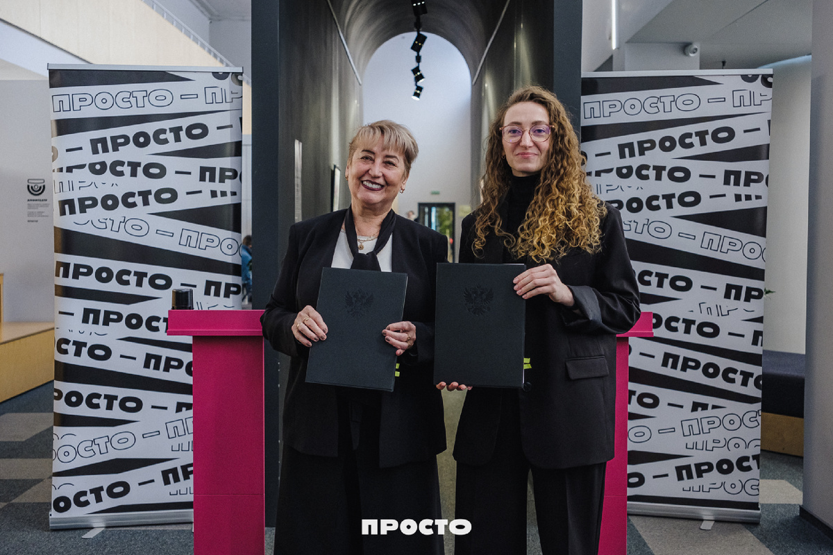 Татьяна Васильевна Ляшенко и Виктория Игоревна Моторенко с подписанными экземплярами Соглашения о сотрудничестве