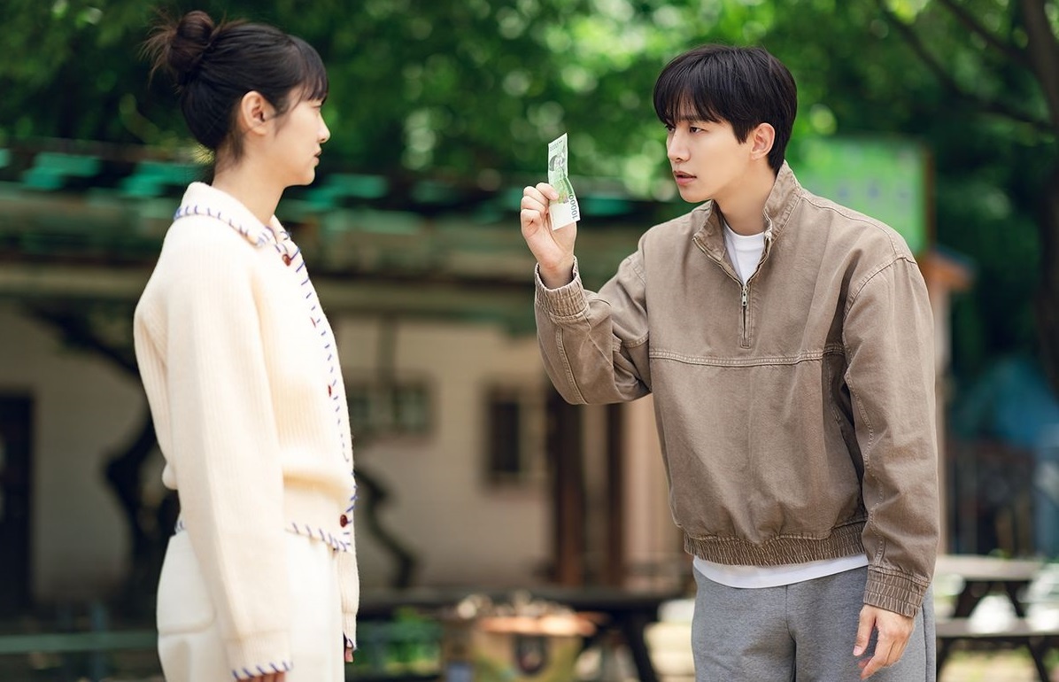 Кадр из дорамы «Денежный герой»