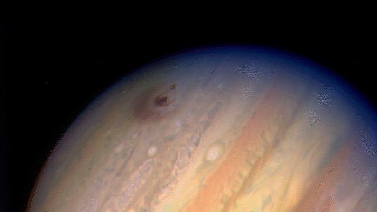 У Юпитера появились родинки!
