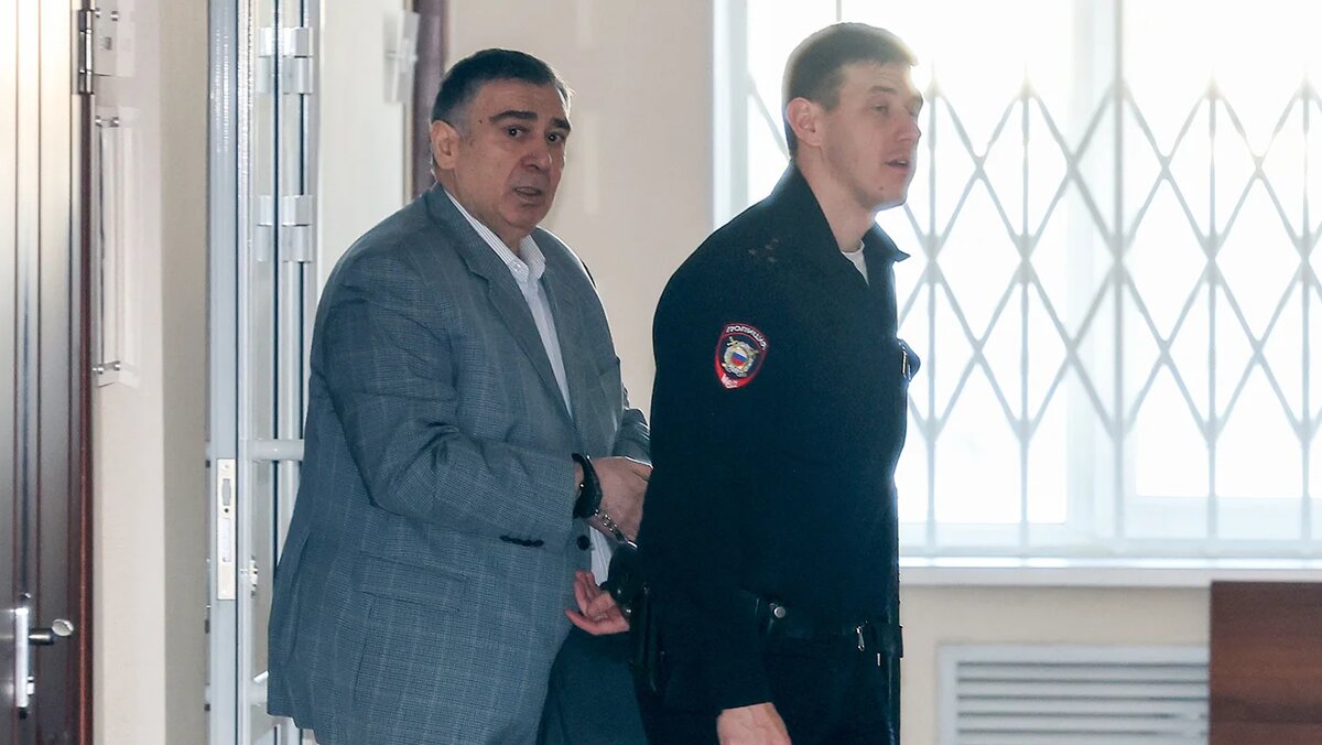    Донат Сорокин / ТАСС- Бывший лидер азербайджанской диаспоры на Урале Шахин Шыхлински перед началом рассмотрения уголовного дела. Архивное фото