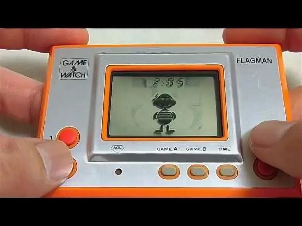 Монохромный ЖК‑дисплей (64×64 пикселя) и механические кнопки с чётким тактильным откликом — простота, ставшая легендой