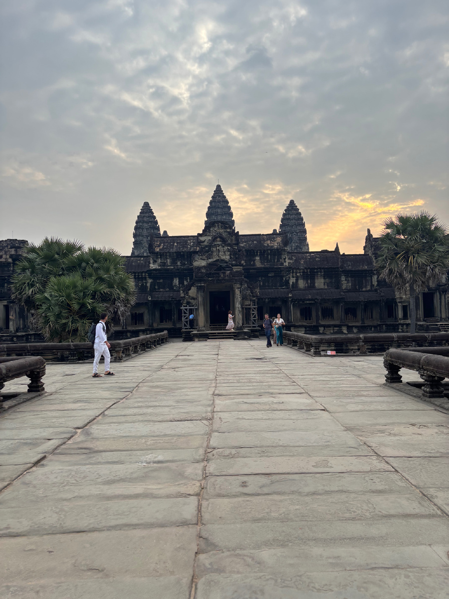 Дорога к Ангкор-Вату — как путь сквозь века. XII век смотрит прямо в глаза XXI-у