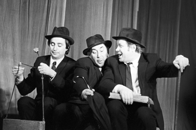    Вениамин Смехов, Готлиб Ронинсон и Арнольд Колокольников в спектакле по драме Б.Брехта «Добрый человек из Сезуана». 1977 год Фото: РИА Новости/ Анатолий Гаранин