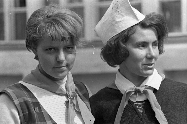 Конец 80-х. В глазах — энтузиазм, на шее — алый галстук. Никто тогда не думал, что через 35 лет  придется доказывать в суде, что это была "настоящая работа"