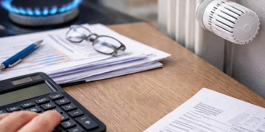 Платёжка толстеет, кошелёк худеет: какие начисления в ЖКХ можно оспорить россиянам