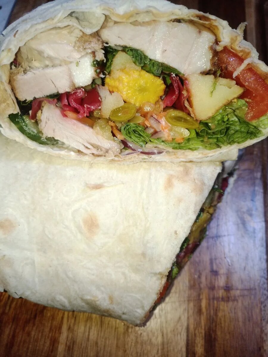 Рецепт для любителей жирненькой свинины.  Шаурму с свининой практически не где не продают. .