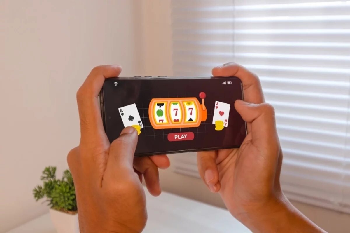    Лудоманам нынче не нужно искать подпольные казино или ехать за тридевять земель – игра всегда рядом.