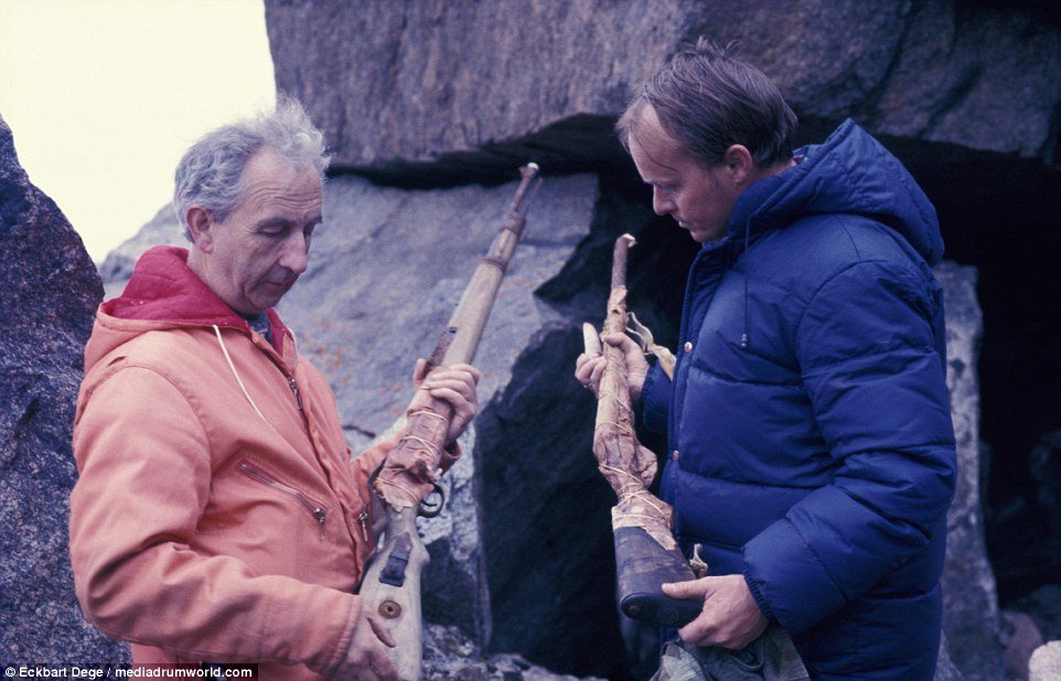 В 1985 году они вернулись сюда и посмотрели на тайник, который все эти годы оставался нетронутым