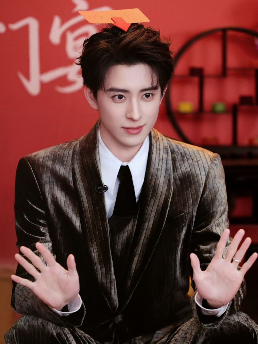 Актёр Ао Жуйпэн. Листайте галерею...