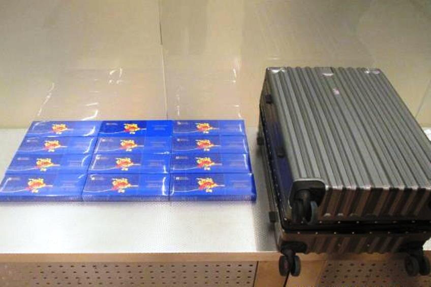     119 пачек нелегальных сигарет конфисковали красноярские таможенники у иностранца