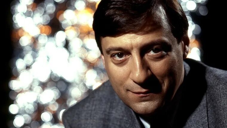 7 лет в одном подъезде, 36 лет молчания. История отца, который смотрел на сына из окна и не подошёл