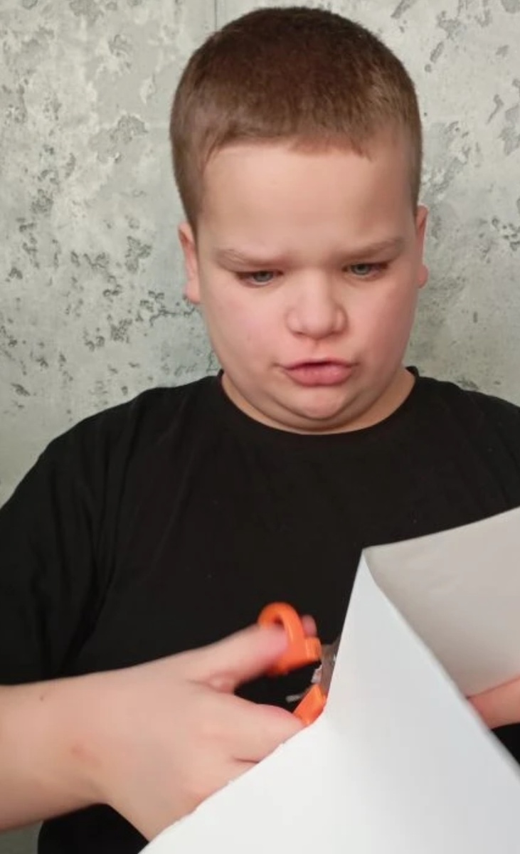 Совсем сдурели 🤬, с рання.. Подняли .. Усадили еще и  ножницы всунули .. 