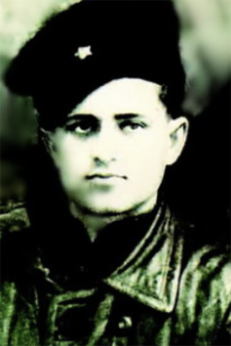 Даян Баянович позже вспоминал: "Ранним утром 20 июня 1941 года командир взвода Харченко сообщил, что война начнется 21-22 июня. Мы все были в недоумении. Оказалось, двое немецких коммунистов перешли через границу и предупредили о нападении гитлеровской Германии на Советский Союз. Многие этому не верили, даже когда рыли окопы. Как-то всё неправдоподобно было".