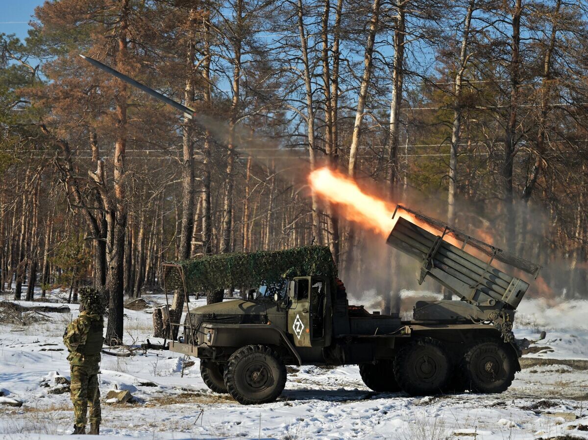    Реактивная система залпового огня "Град" 25 армии ведет огонь по позициям ВСУ на Краснолиманском направлении специальной военной операции | © РИА Новости / Евгений Биятов
