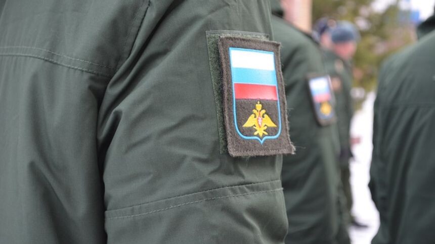 Омский таксист полгода обкрадывал бойца СВО, пока тот был на передовой