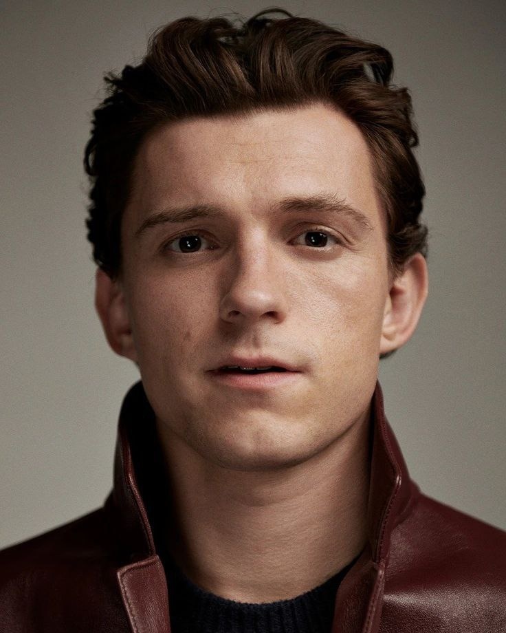 Том Холланд фото из общего доступа