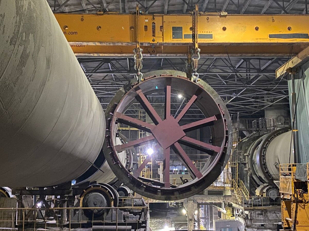 Замена бандажа на высоте 10–12 м в условиях ограниченного пространства цеха