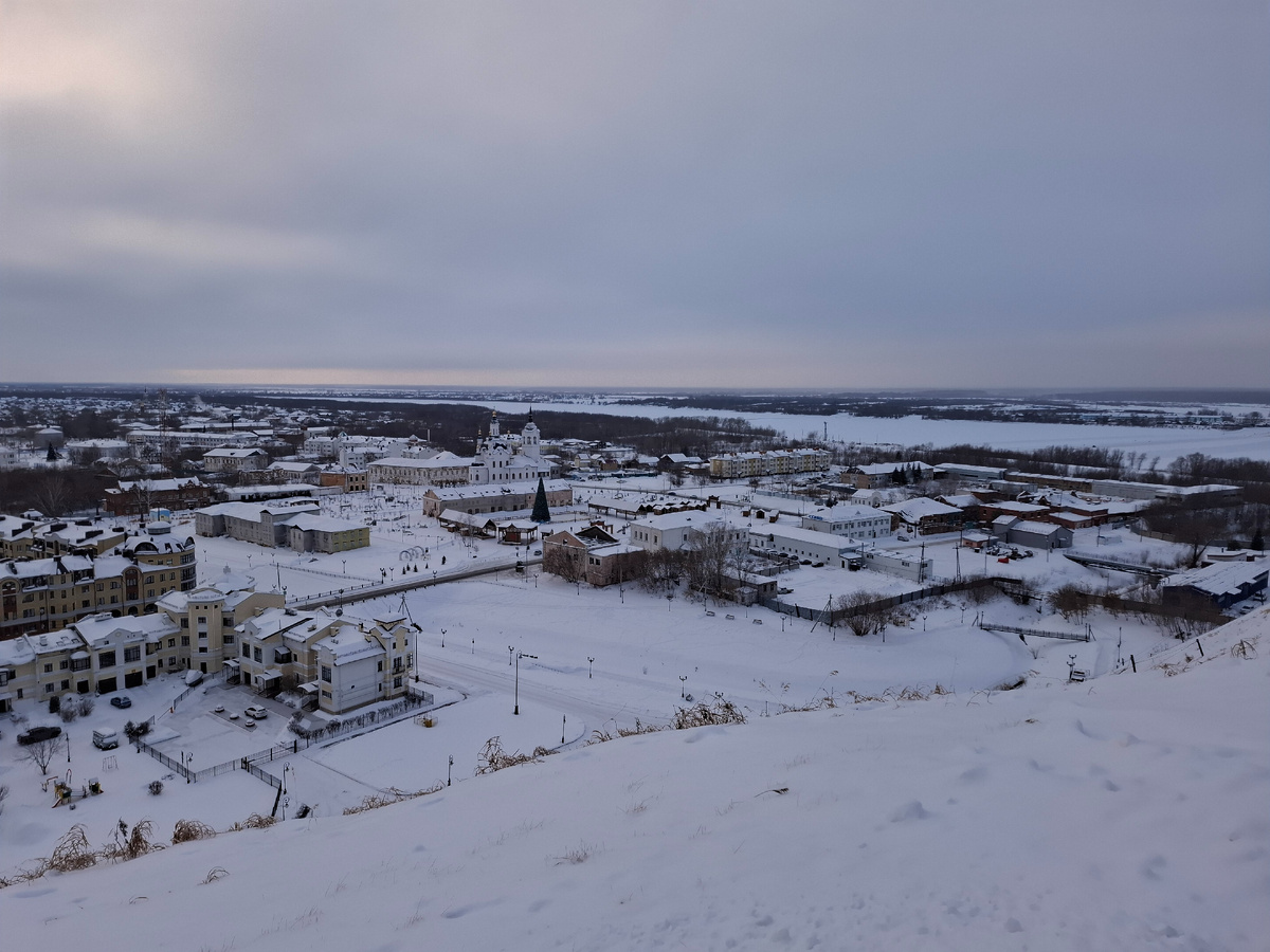 Вид на нижнюю часть города с Троицкого мыса