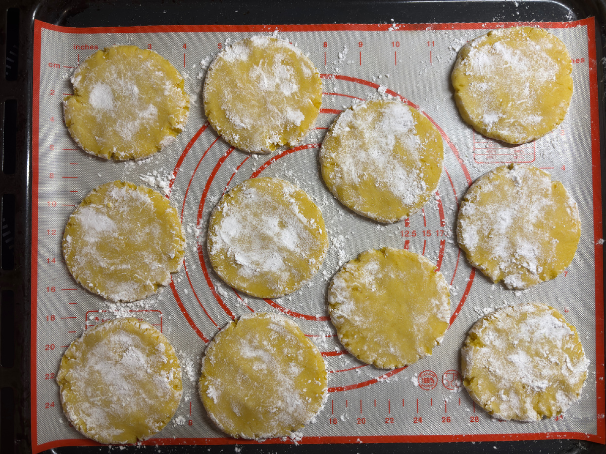 Отправляем печенье в духовку