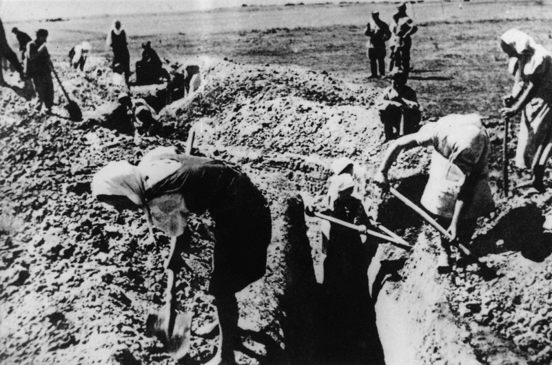    Строительство оборонительных сооружений в Ростовской области в 1942 году admin