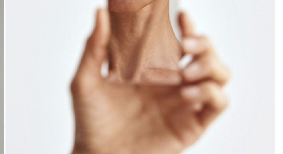 Битва с обезвоживанием после 50 лет: почему одной гиалуронки мало и кто её верные союзники