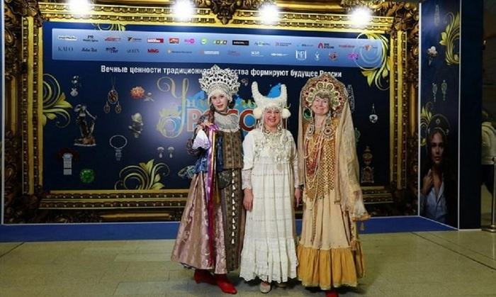    Выставка-форум «Уникальная Россия» отметила Год единства народов России с кокошниками, инновациями и под звуки гуслей