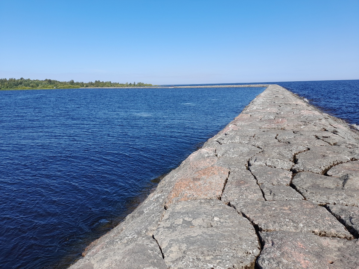 Знаменитая финская дамба в районе поселка Сосново. Ладога. фото автора