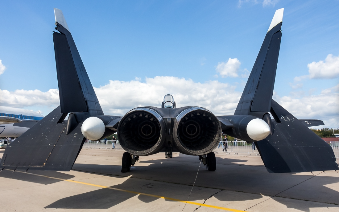 В чем проблема Су-47? Почему крыло с обратной стреловидностью не пошло в серию?