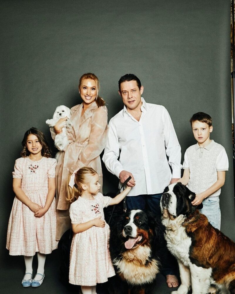    Павел Буре с семьей: идиллия, которая оказалась под угрозой.