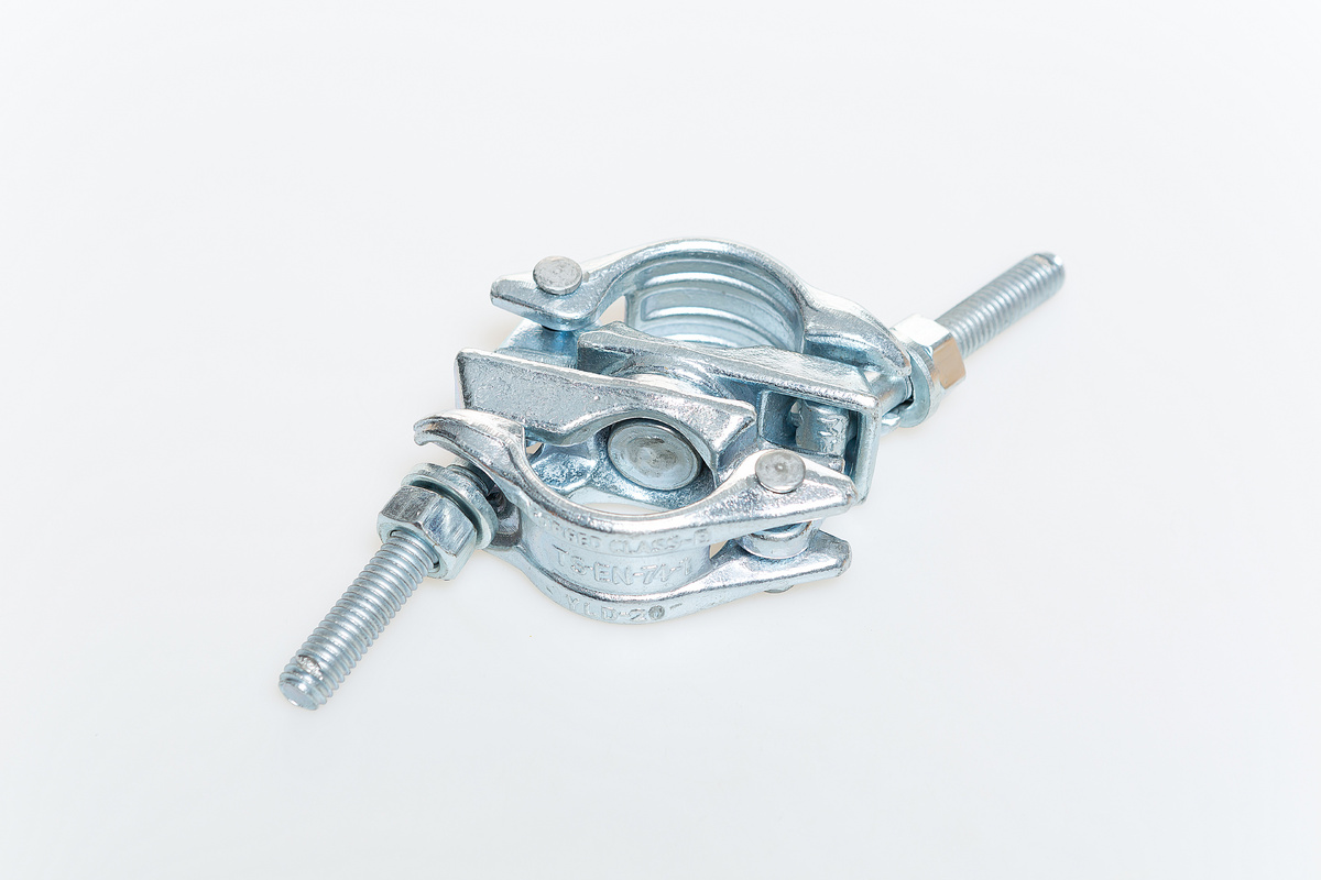 Поворотный кованый хомут 48х48