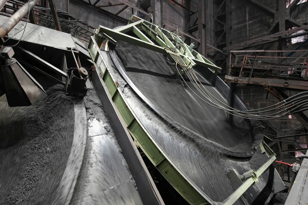 Новый чашевый окомкователь № 1 принял вахту у предшественника-старожила. Фото Александра Белашова / «Медиацентр»