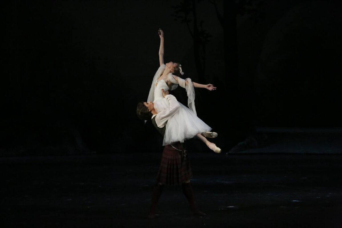 «Сильфида», Большой театр. Джеймс — Артём Овчаренко, Сильфида — Анастасия Сташкевич.