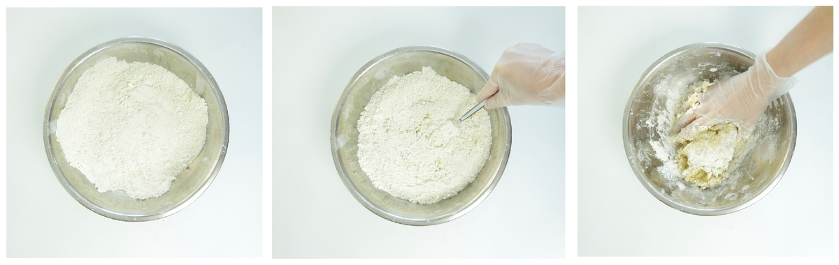 Готовим сухую смесь и замешиваем тесто