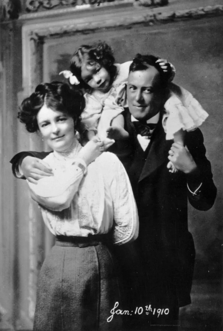 Кроули с женой и дочерью Зазой. 