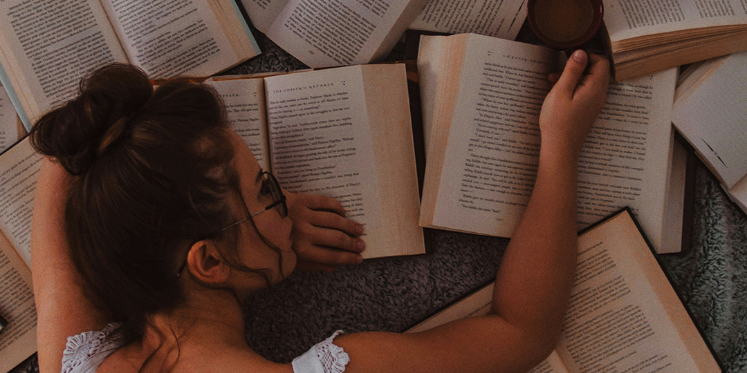 8 книг с захватывающим сюжетом, которые помогут превратить чтение в любимое хобби