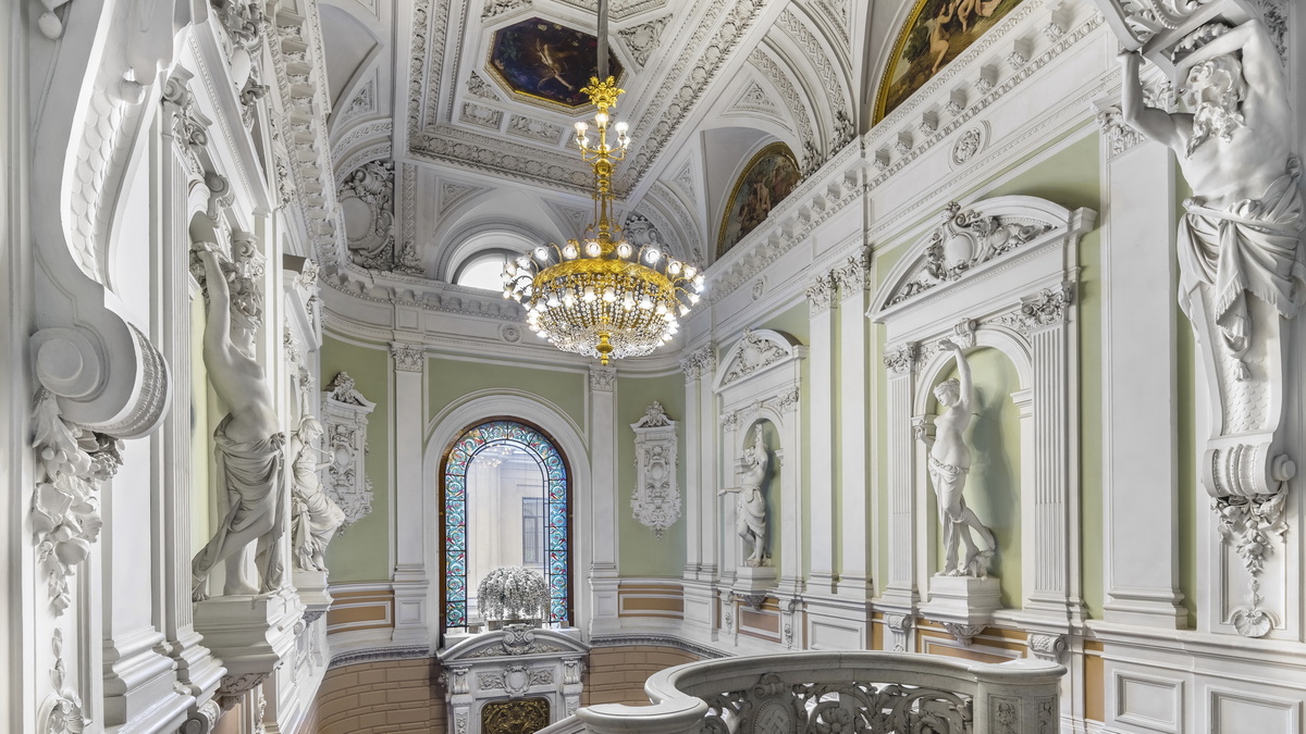 Особняк фон Дервизов. Парадная лестница. Фото Андрей Белимов-Гущин. 2017 год.