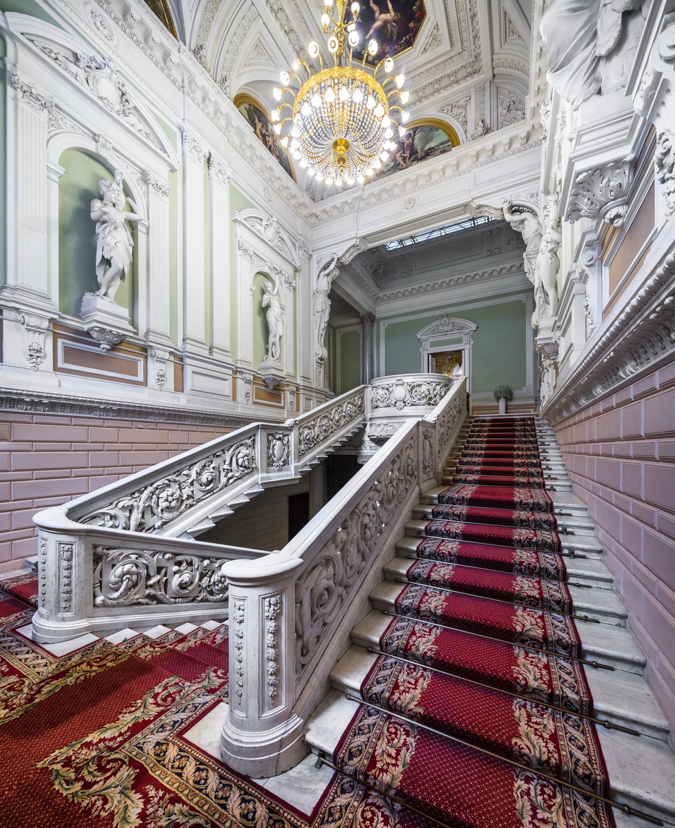 Особняк фон Дервизов. Парадная лестница. Фото Андрей Белимов-Гущин. 2017 год. 5 рядная панорама, снята на 17 мм тилт-шифт объектив Canon