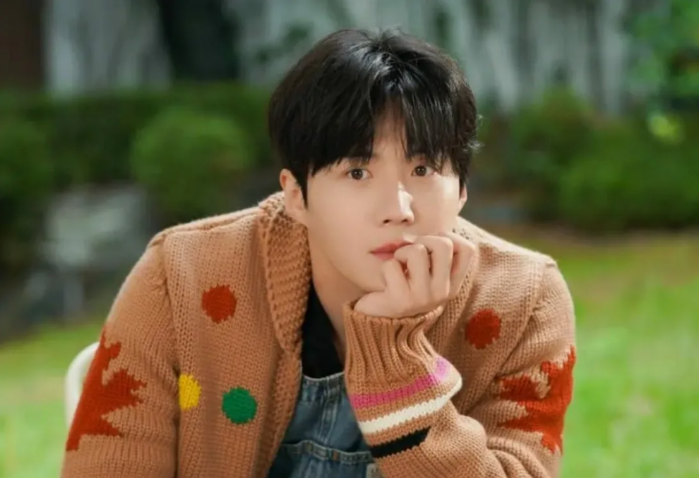 Актер Ким Сон Хо.