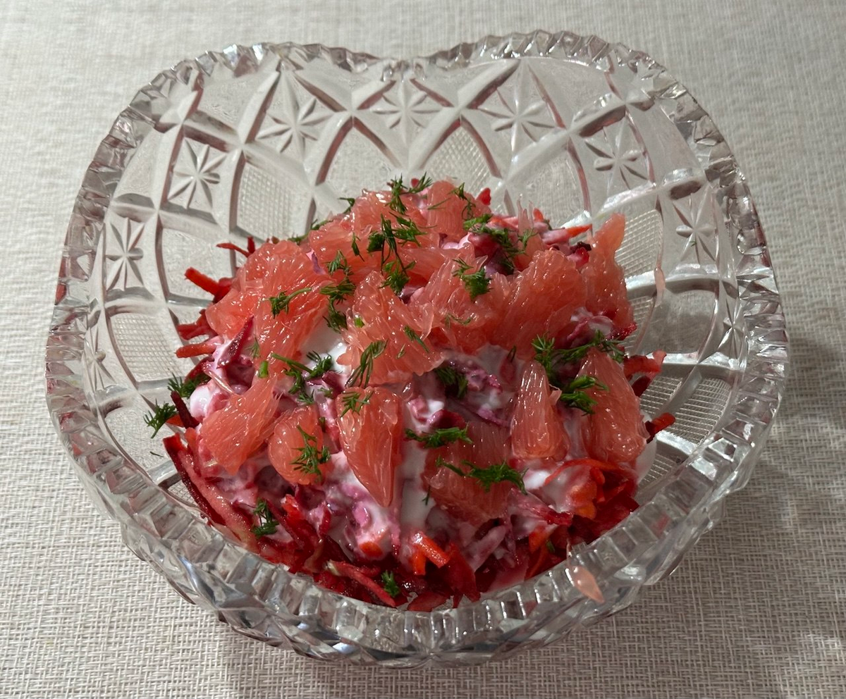 Приготовление витаминного салата из свеклы с грейпфрутом. Фото автора