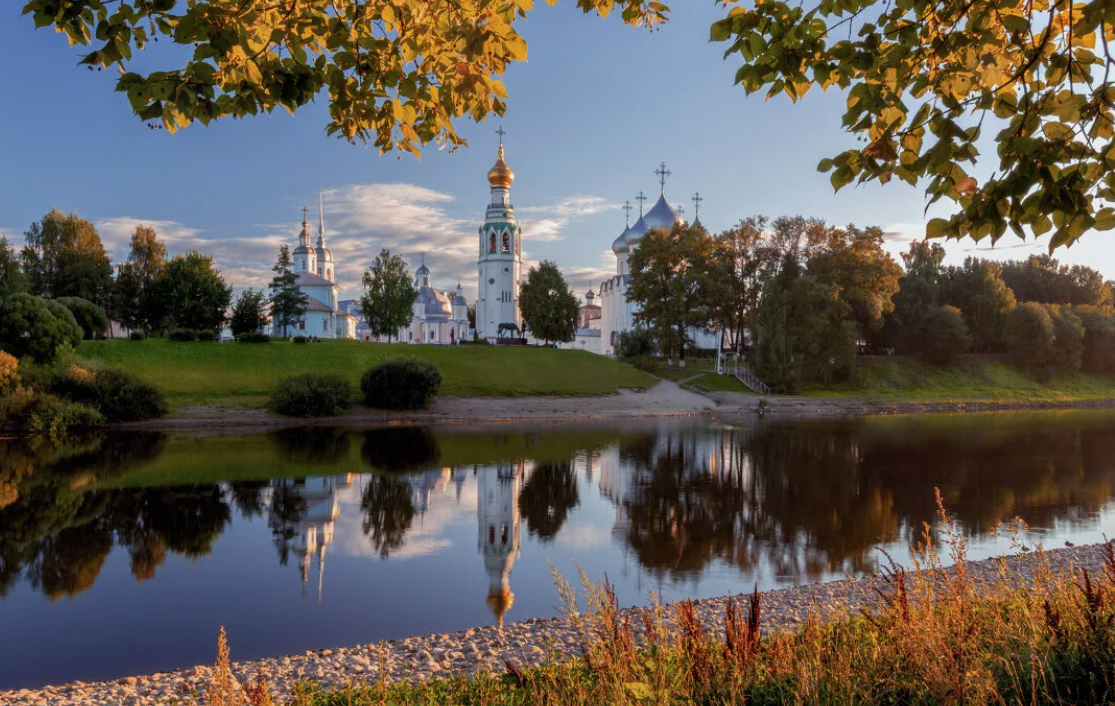 Город, в котором осень пахнет маслом и яблоками.                                                                         Фото https://news.myseldon.com/ru/news/index/319428673