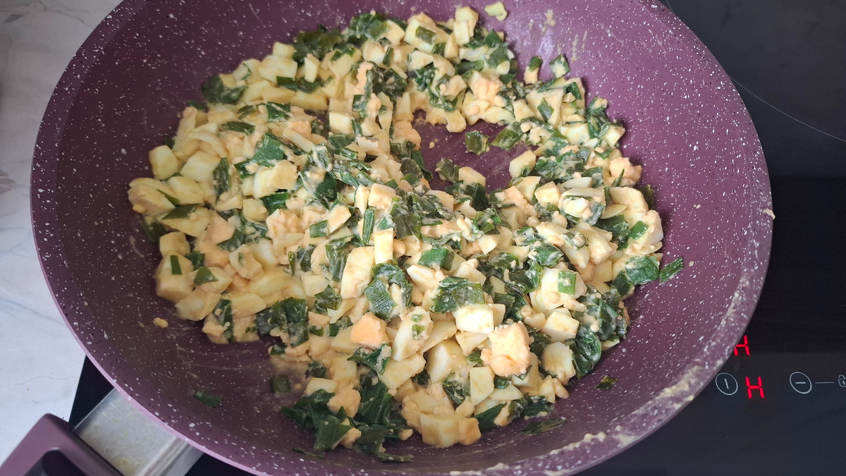 От масла начинка еще вкуснее становится.