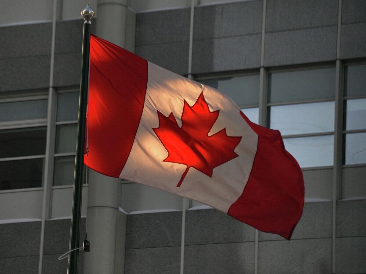    Флаг у здания посольства Канады в Москве | © РИА Новости / Алексей Филиппов