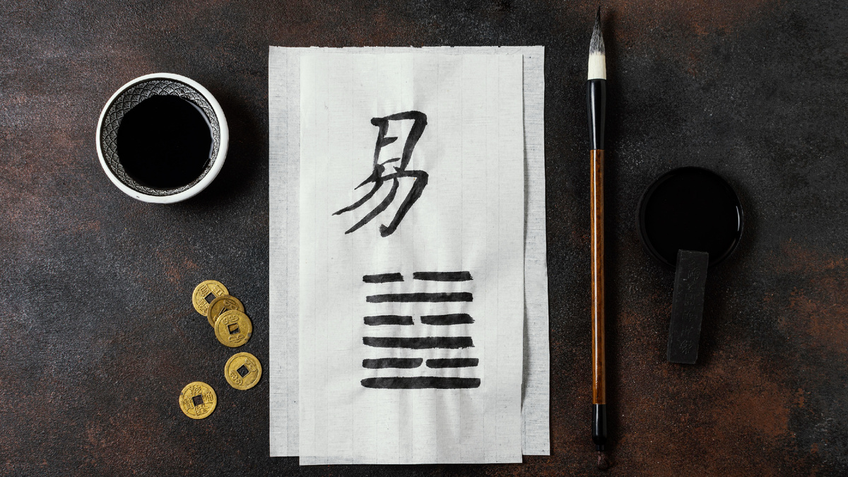 <a href="https://ru.freepik.com/free-photo/top-view-chinese-ink-elements-arrangement_12098875.htm">Изображение от freepik</a>