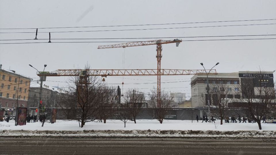    Башенный кран напр. Ленина, 55 (ЦУМ). Источник: «Толк»