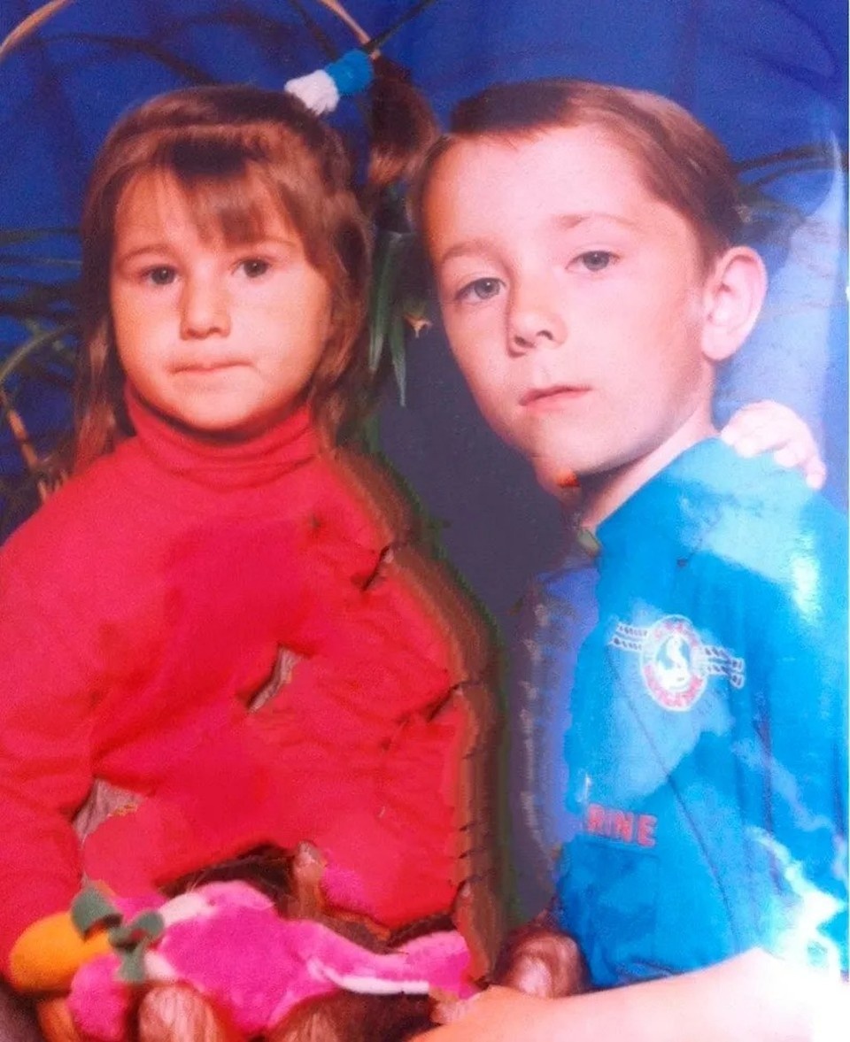    Маленькая Аурика с братом Ростамом. Фото: соцсети героини